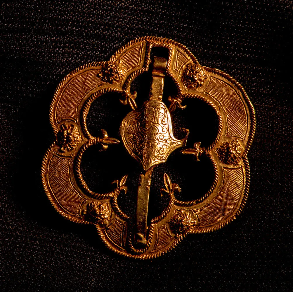 16th Century Round Brooch with fleur-de-lis - Y-32