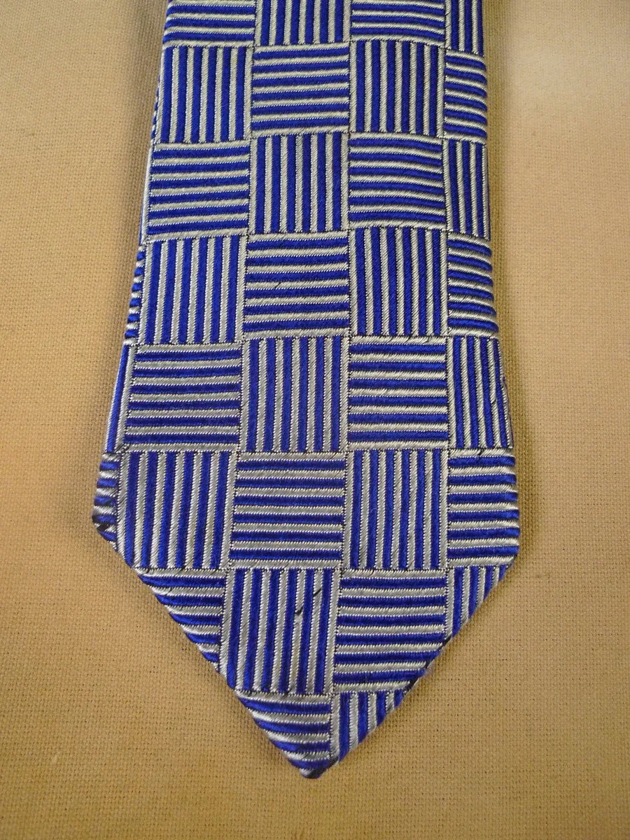 24/0172 immaculate wells of mayfair blue silver 100% silk tie