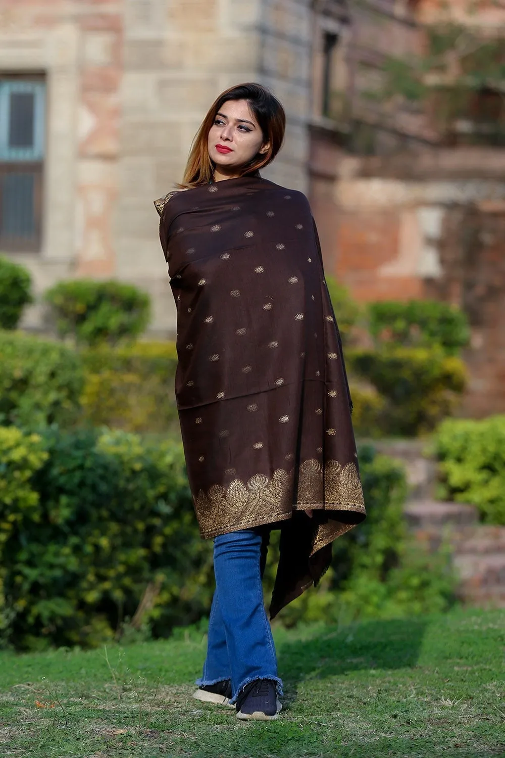 BROWN SHAWL DEFINES ROYAL AND LUXURIOUS EXTREMELY COMFORTABLE FOR ALL EVENTS