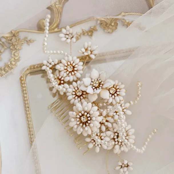 C217 daisy hair comb for white bride