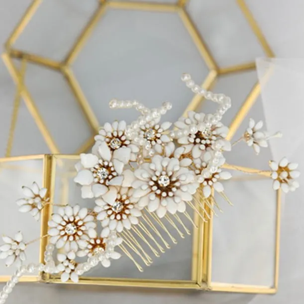 C217 daisy hair comb for white bride