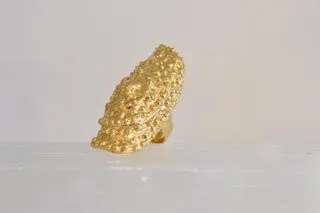 CAITLAN CARVED RING - GOLD