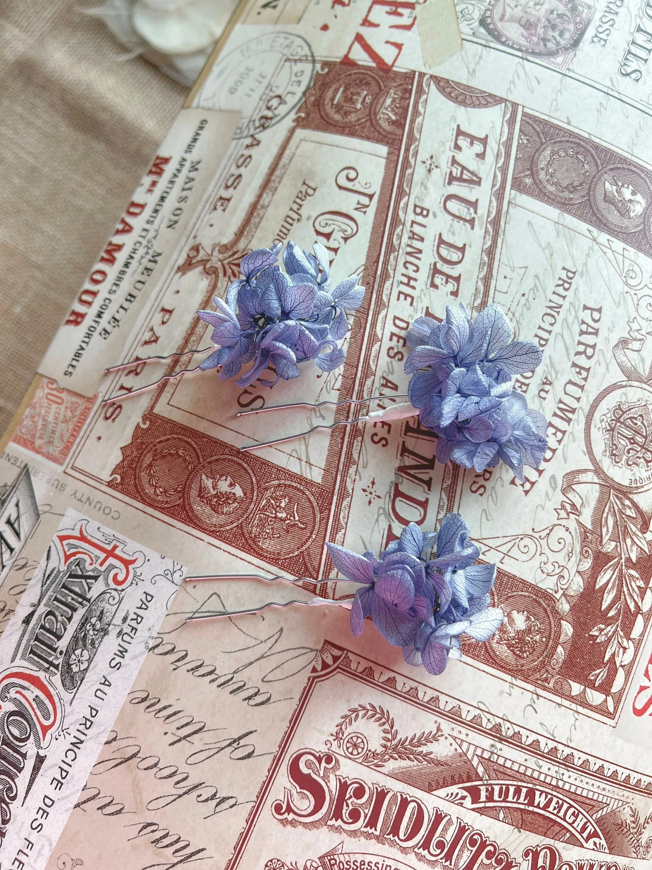 Dusty Blue Dried Flower Mini Hair Pins, Minimalist Wedding Hair Piece, Blue Beach Wedding Minimal Floral Hair Sprig, Hair Pin Set for Brides