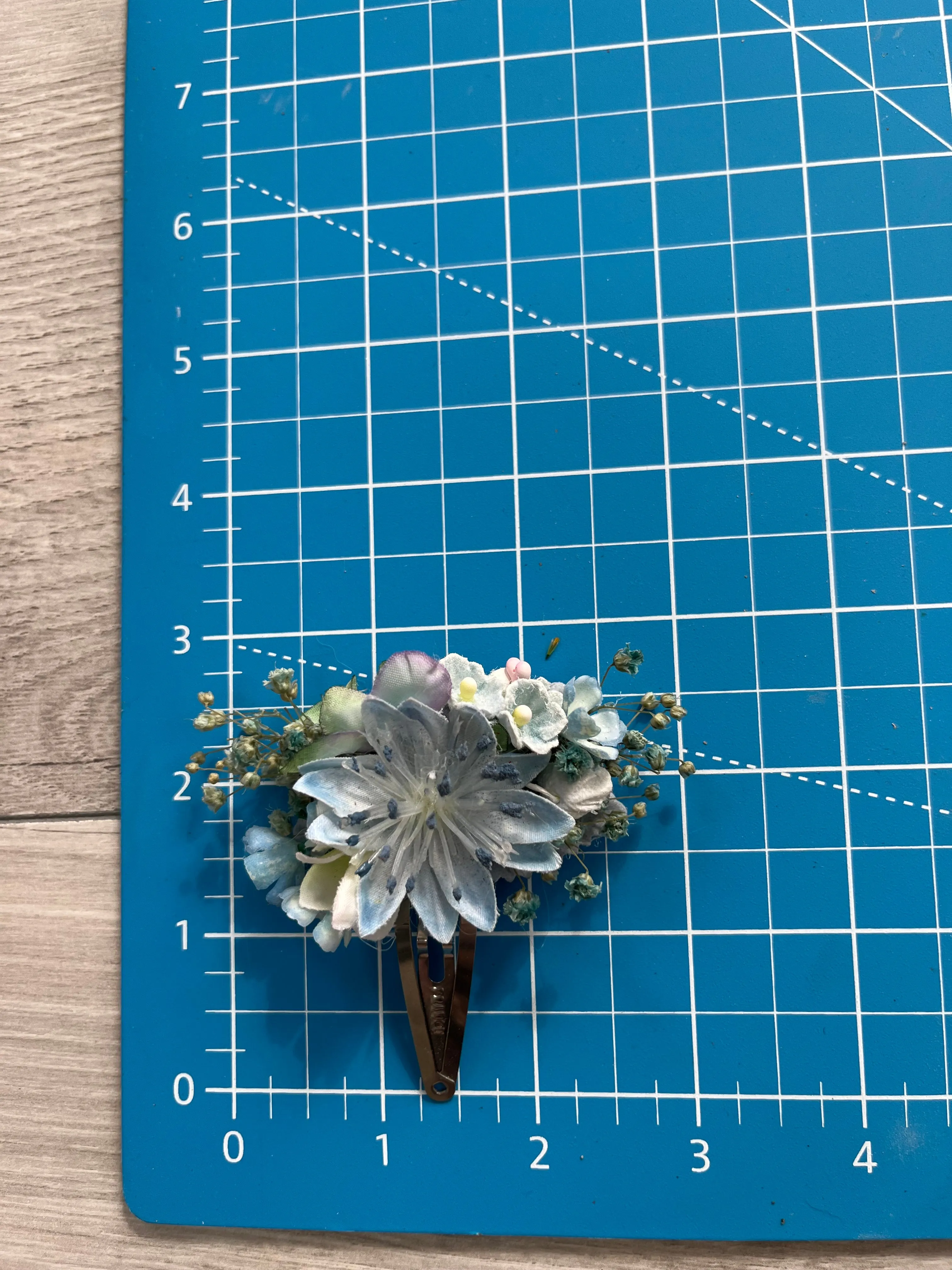 Flower snap clips for flower girls