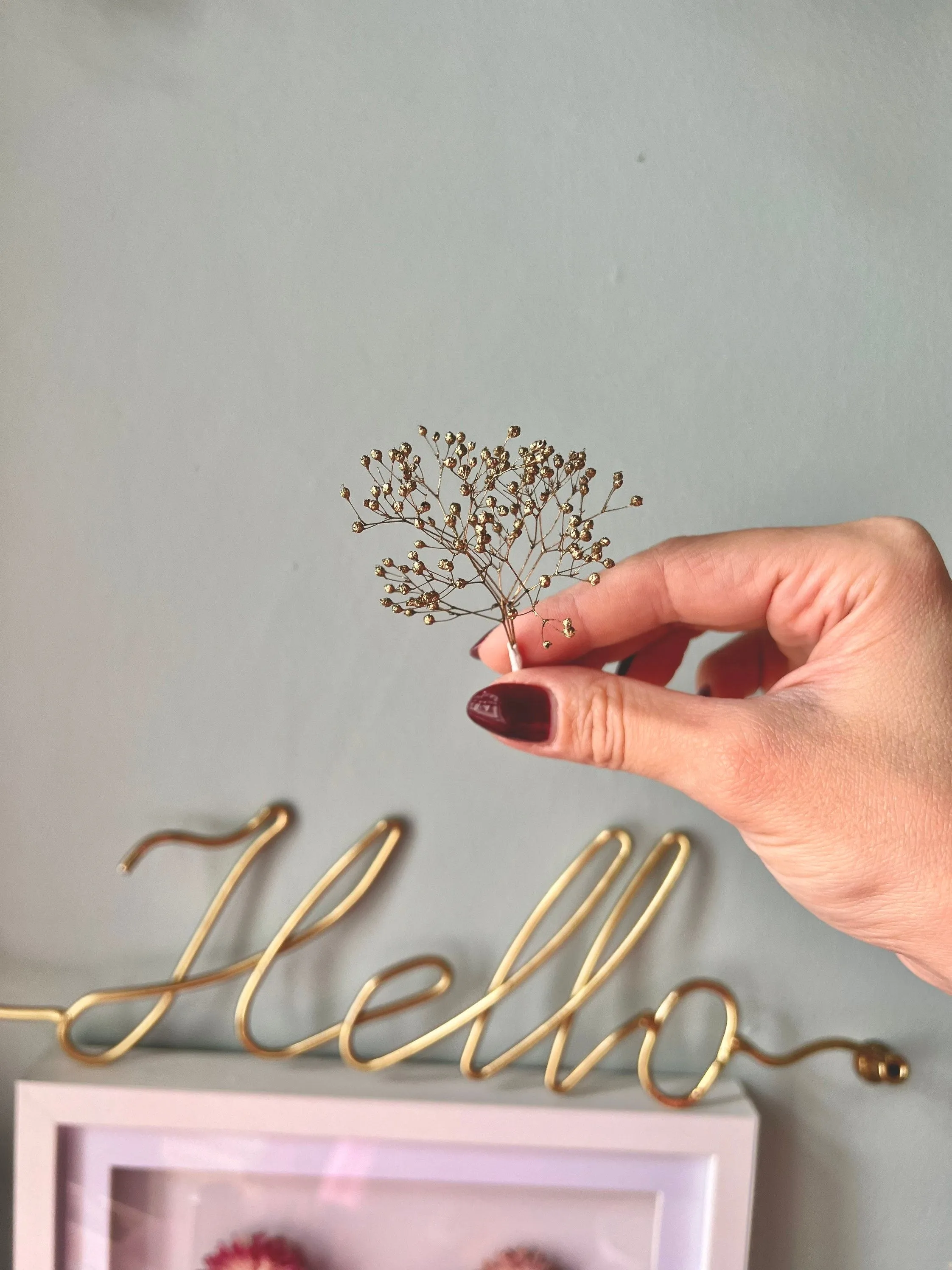 Gold Dried Flower Hair Pins, Minimal Wedding Hair Accessories in Gold, Real Floral Hair Sprig Set for Brides, Bridal Gypsophila Hair Picks