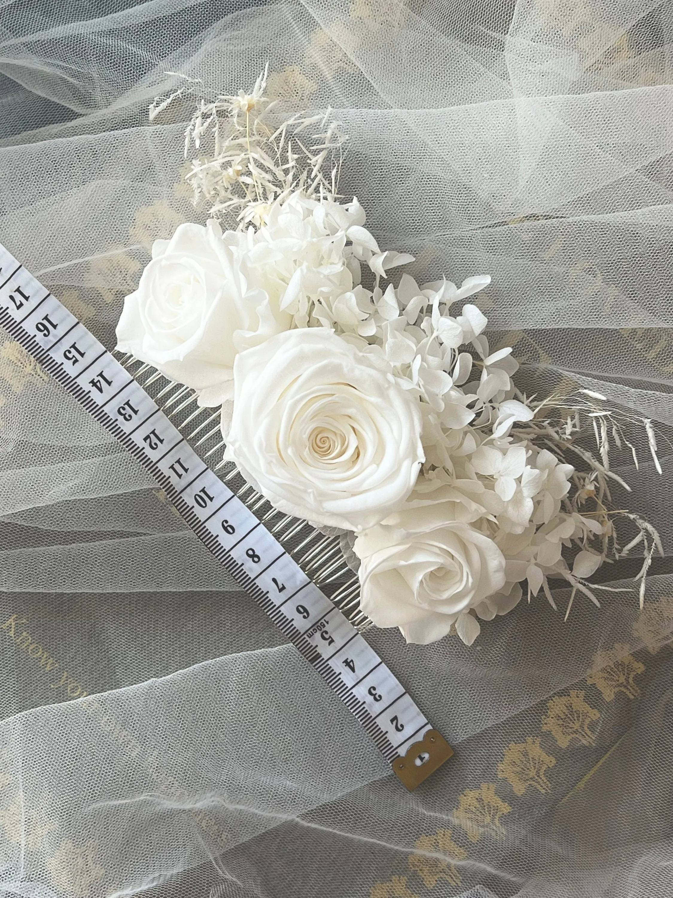 Large Floral Hair Comb for Brides, Boho Bridal Statement Headpiece for Hair Up, White Rose Headpiece, Wedding Hair Comb White Flowers Garden