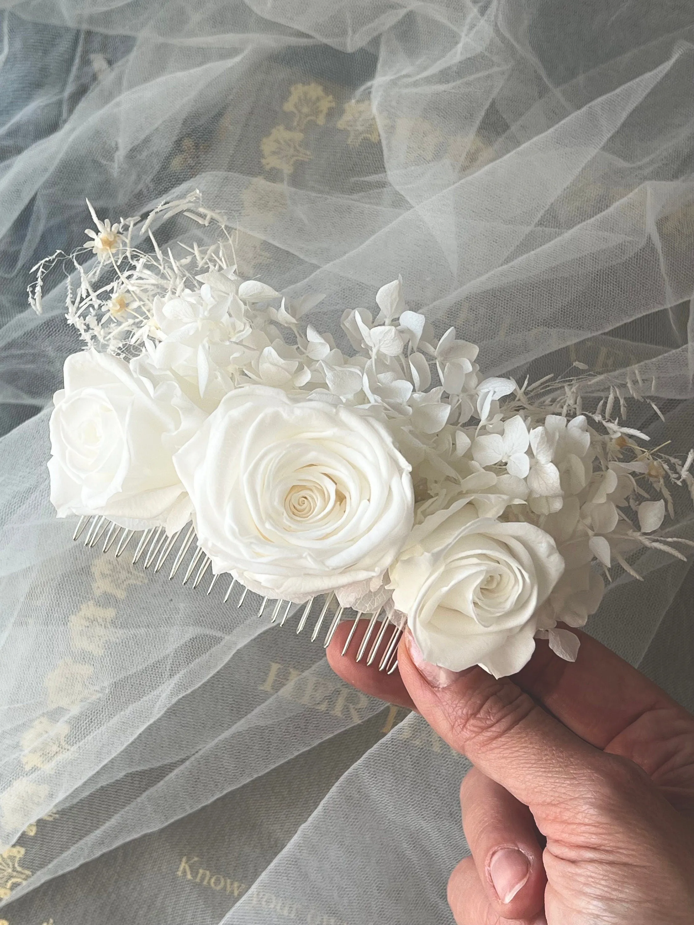 Large Floral Hair Comb for Brides, Boho Bridal Statement Headpiece for Hair Up, White Rose Headpiece, Wedding Hair Comb White Flowers Garden