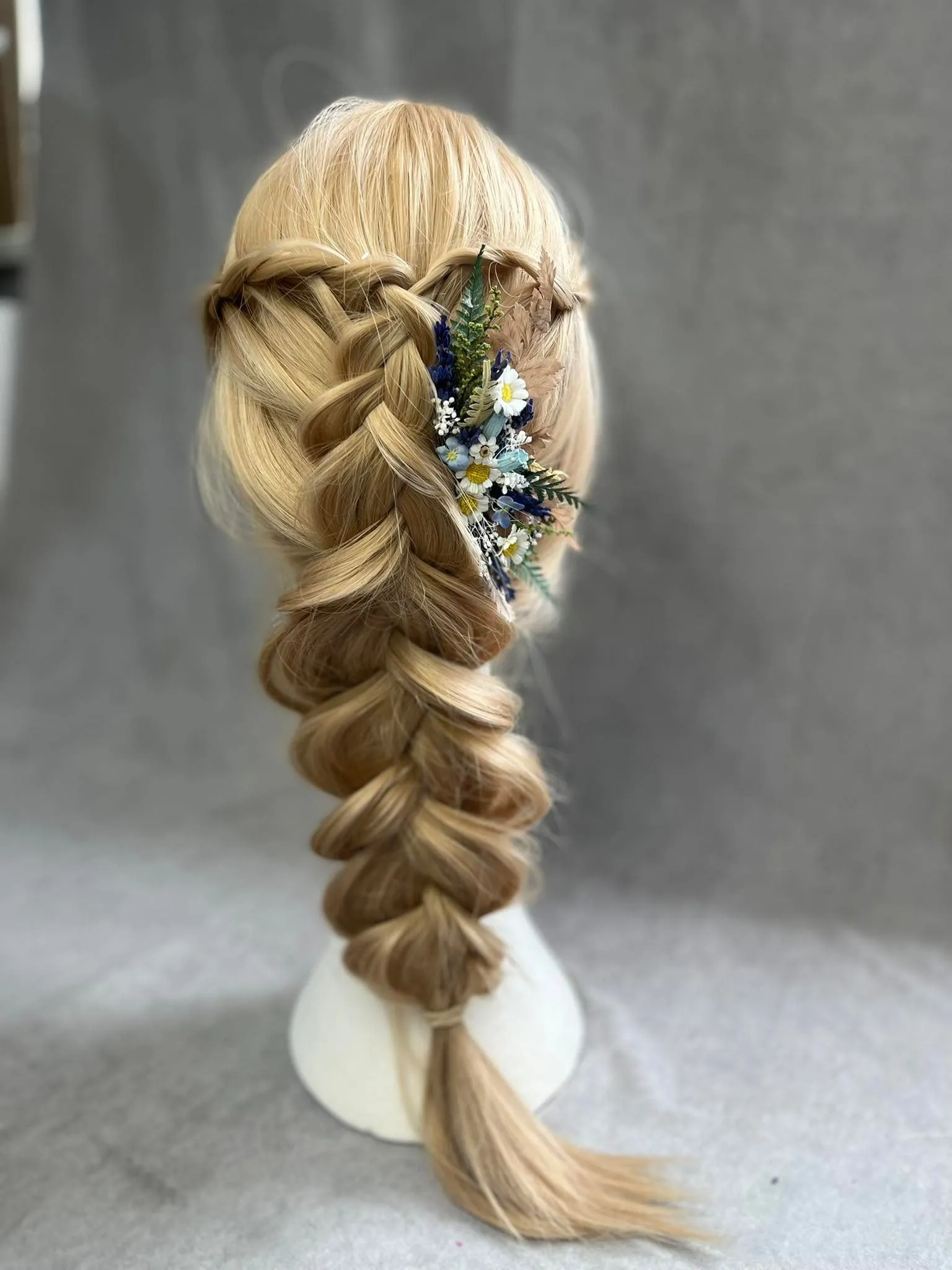 Meadow daisy flower hair comb