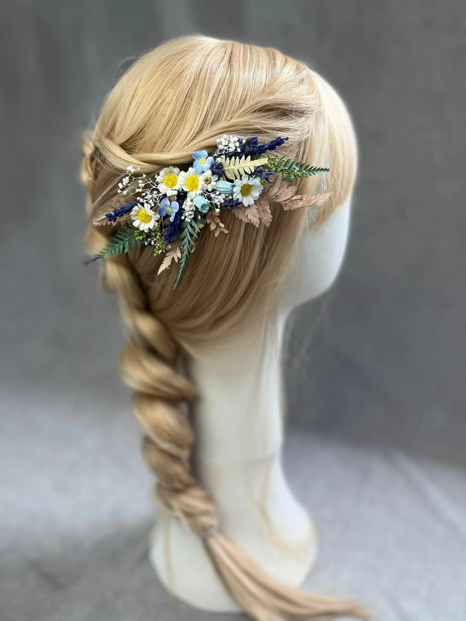 Meadow daisy flower hair comb