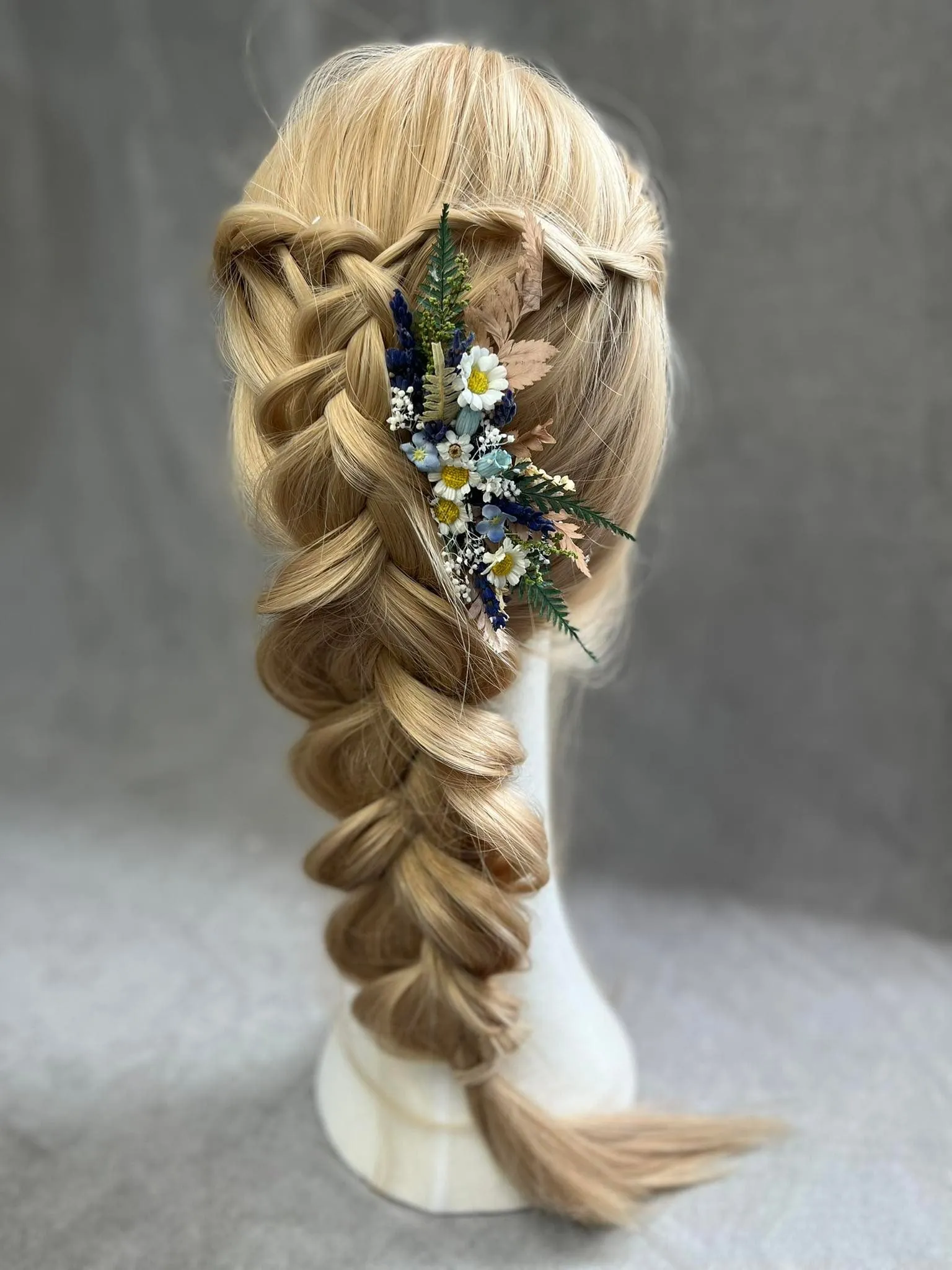 Meadow daisy flower hair comb