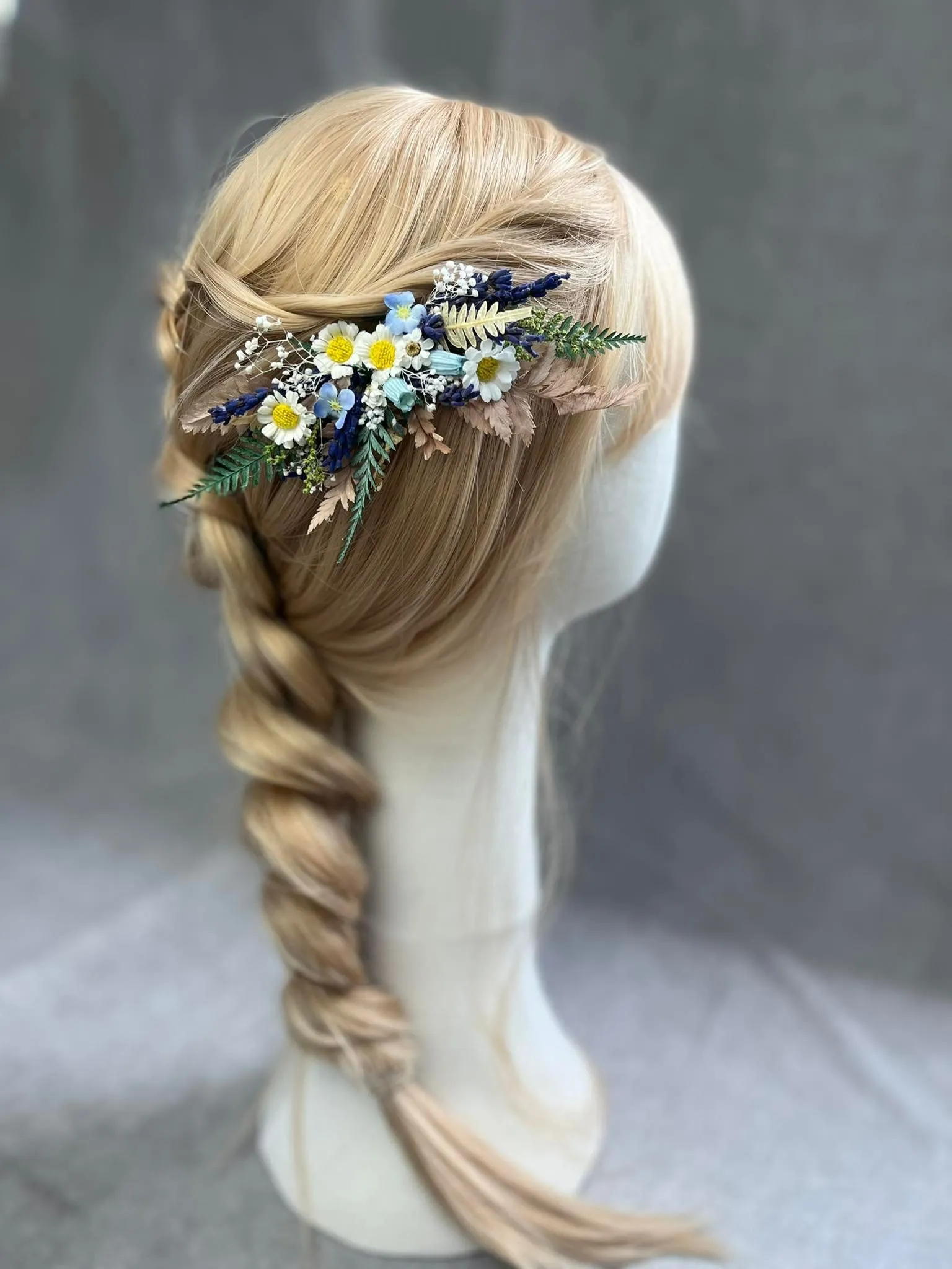 Meadow daisy flower hair comb