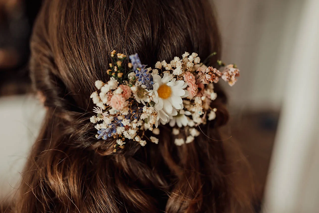 Meadow wedding hair comb with daisy Dried Flower bridal hair vine with baby's breath Pastel wedding comb with daisies Magaela accessories