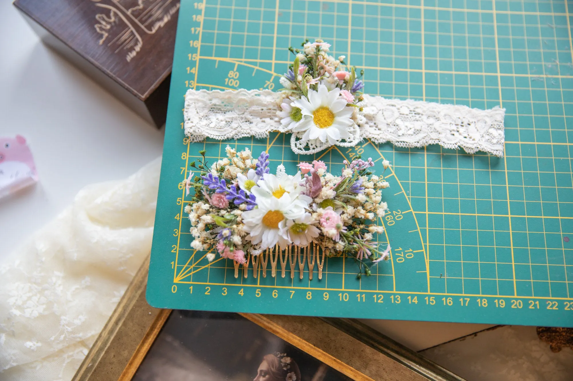 Meadow wedding hair comb with daisy Dried Flower bridal hair vine with baby's breath Pastel wedding comb with daisies Magaela accessories