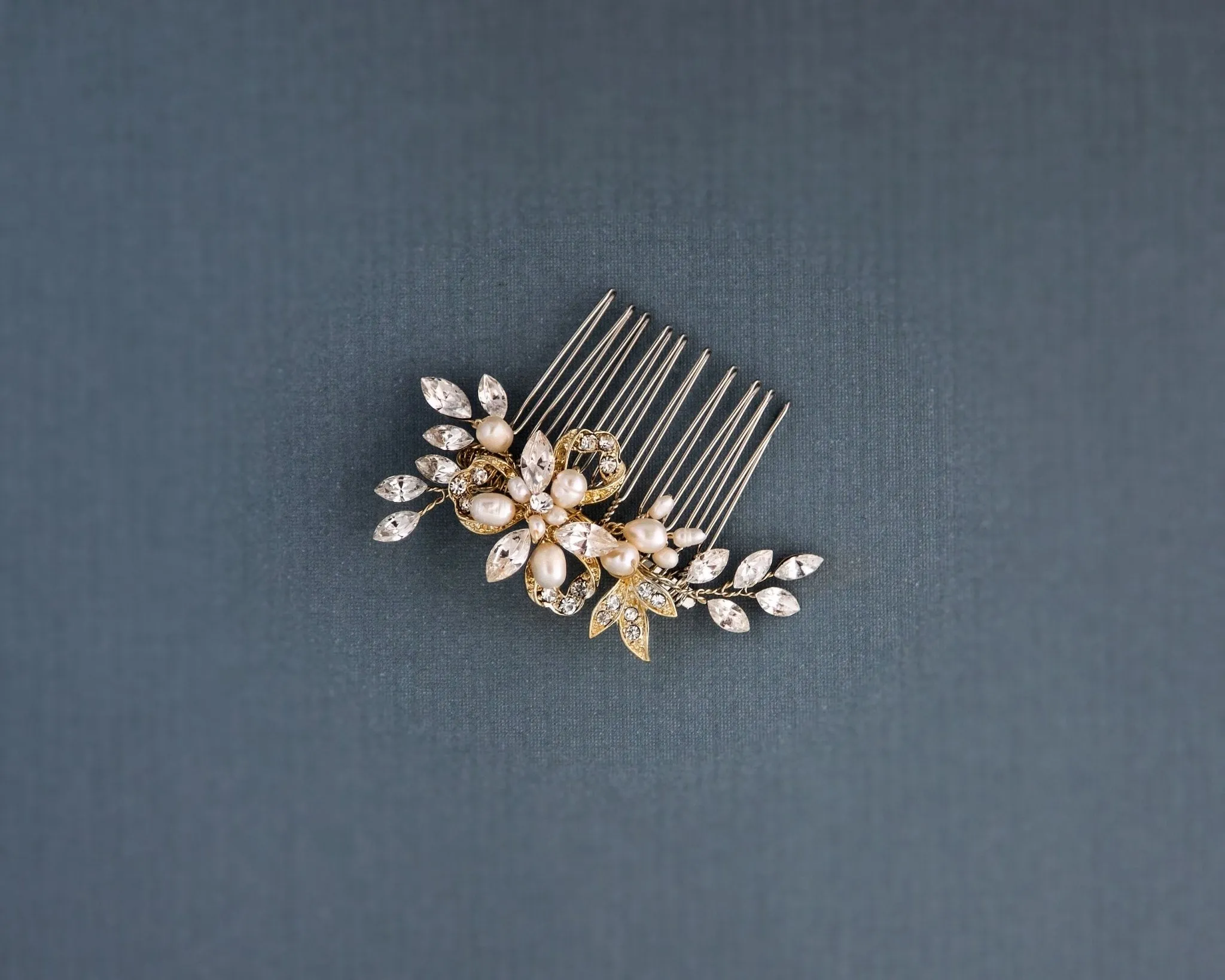 Petite Floral Comb with Cultured Pearls