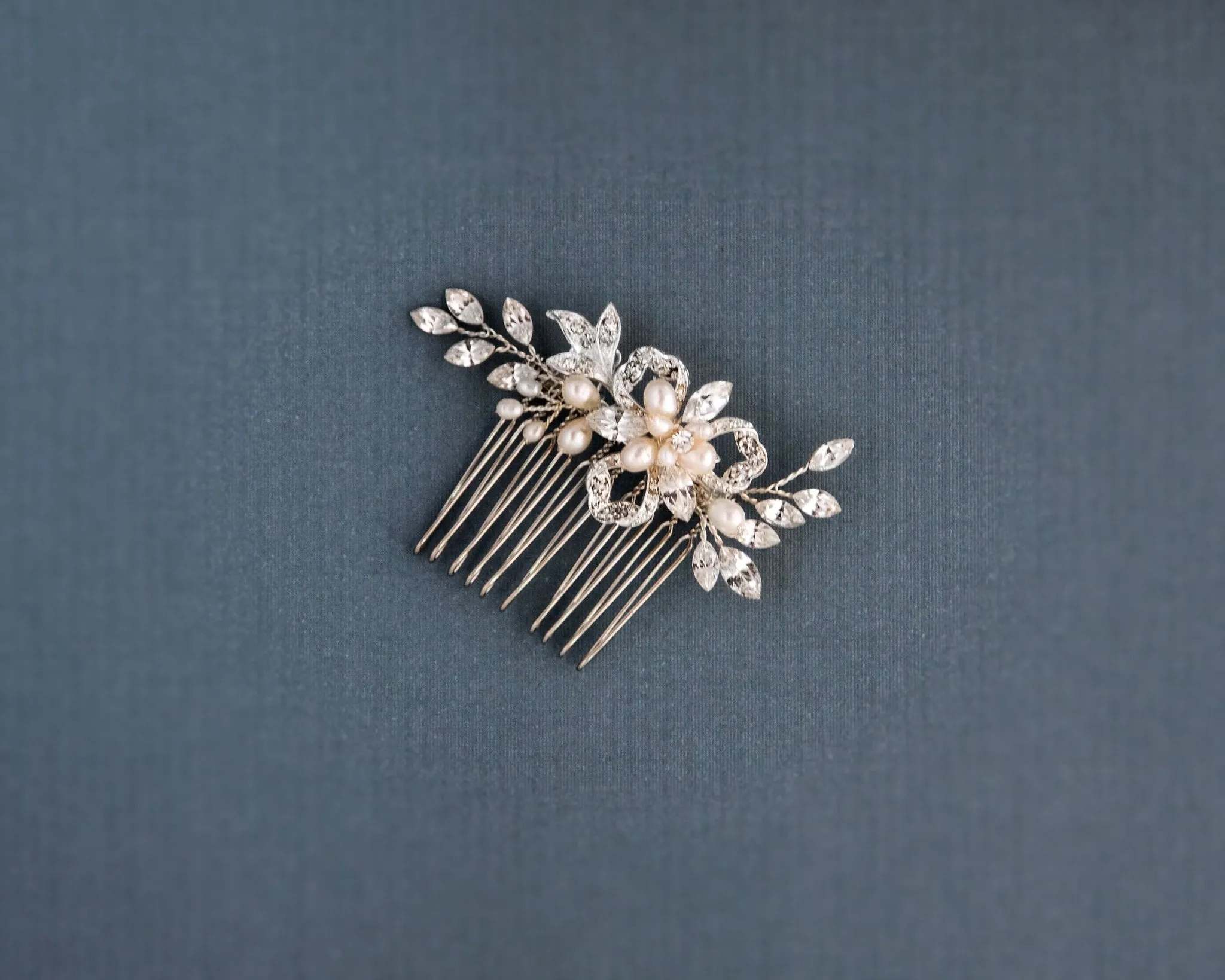 Petite Floral Comb with Cultured Pearls