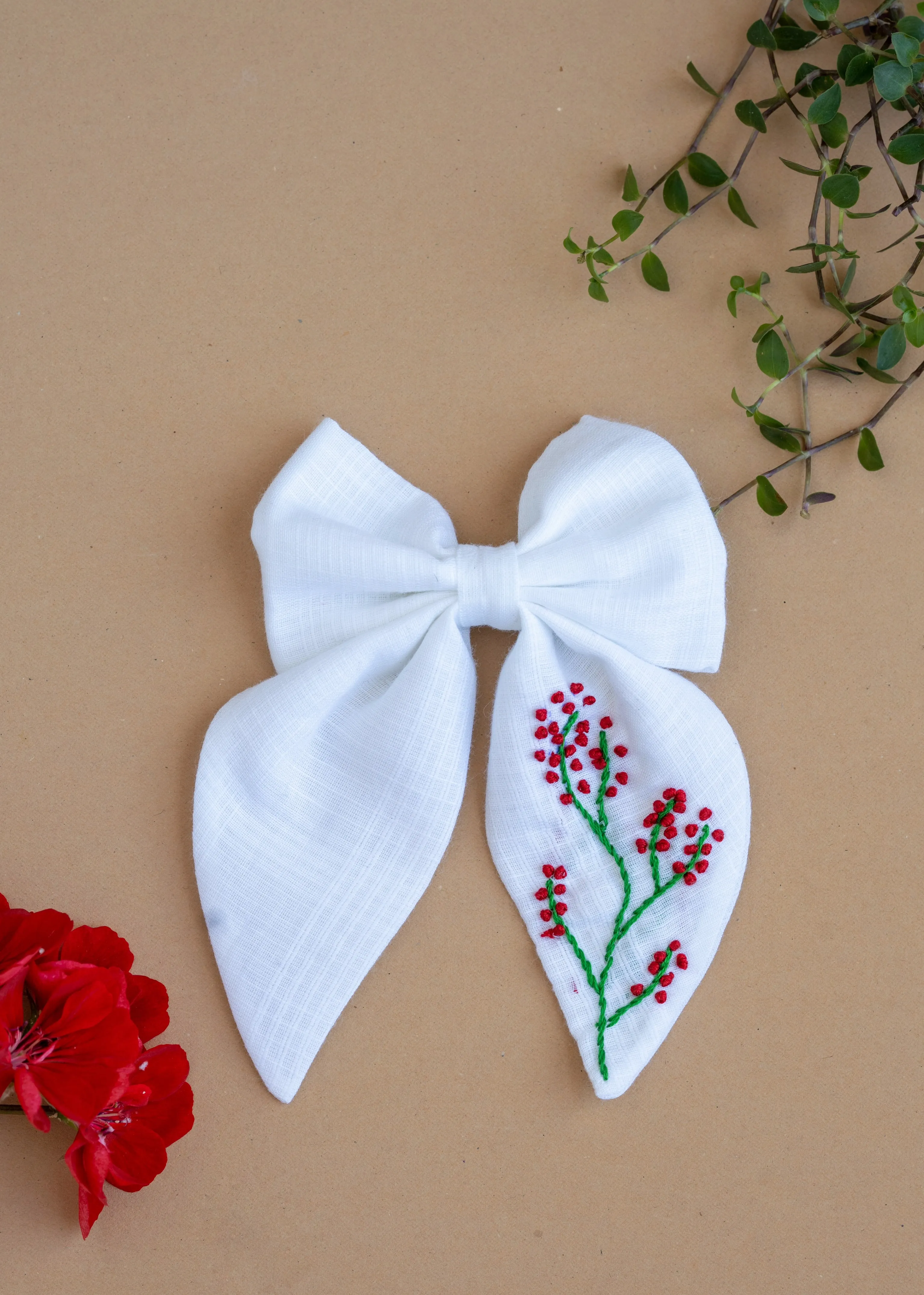 Red Embroidered White Hairclip