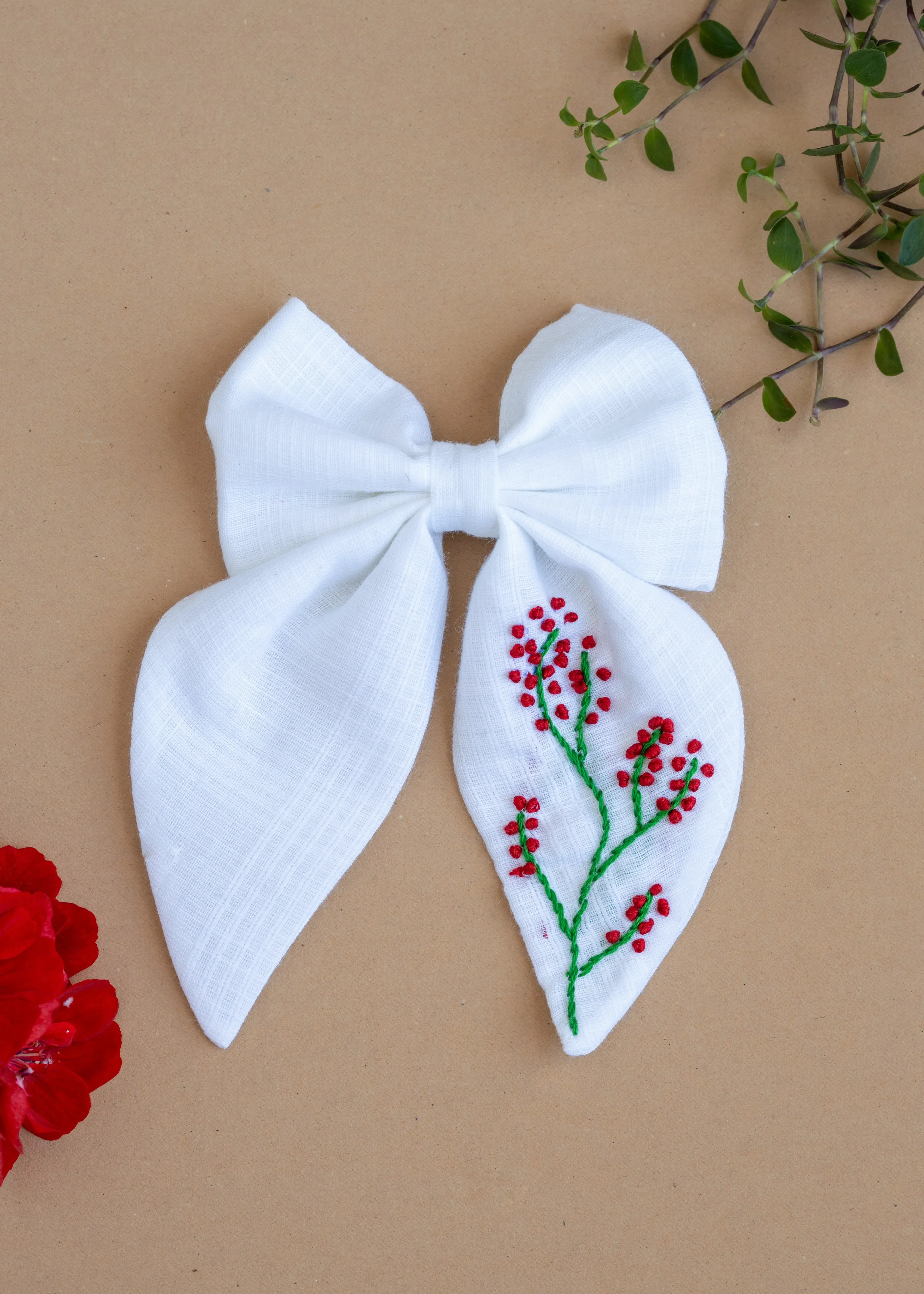 Red Embroidered White Hairclip