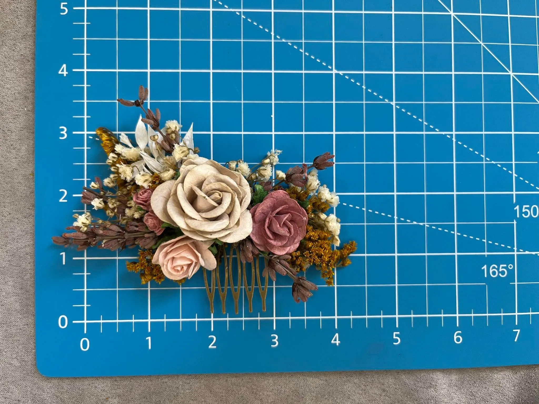 Romantic flower hair comb with roses