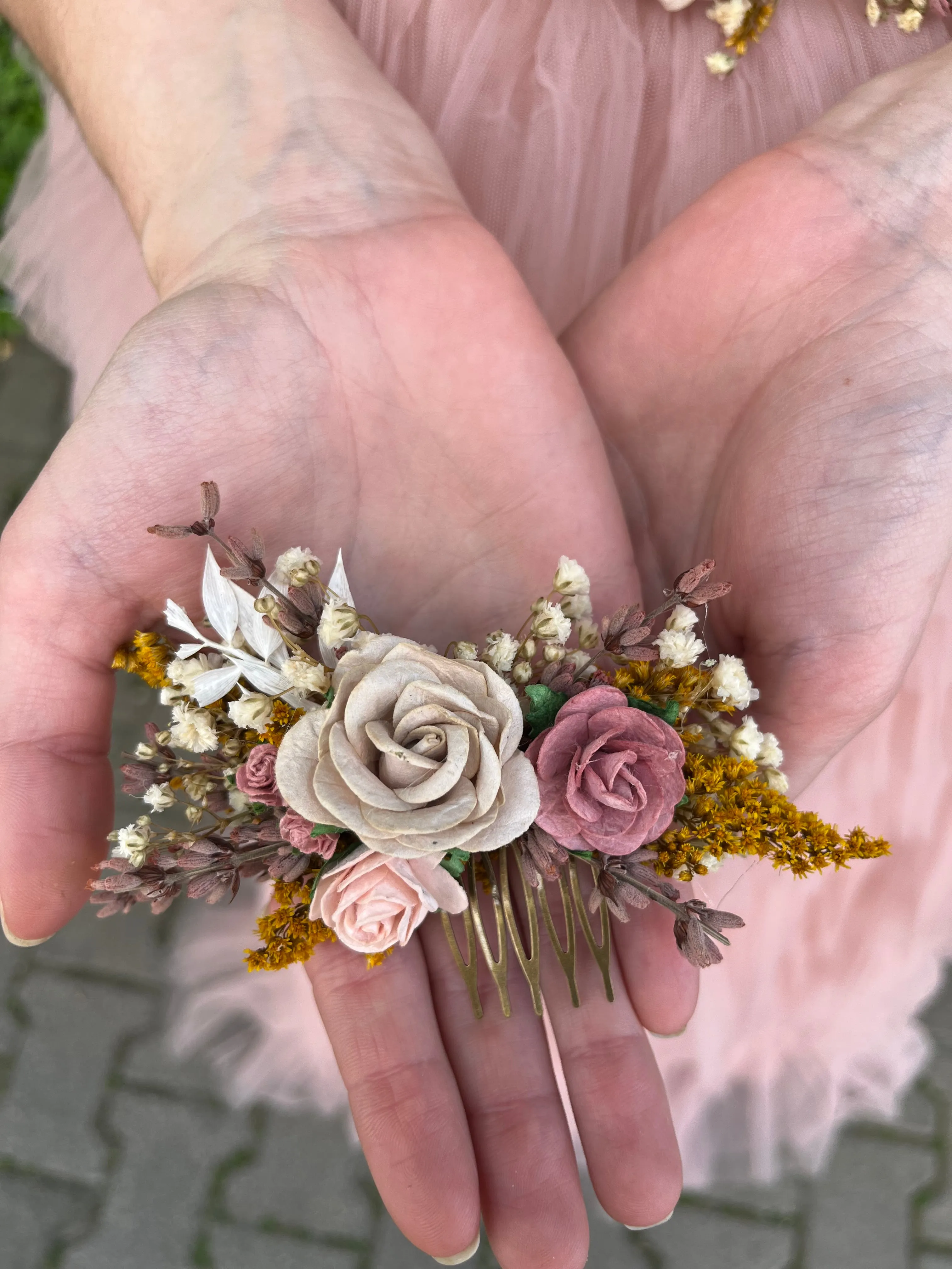 Romantic flower hair comb with roses