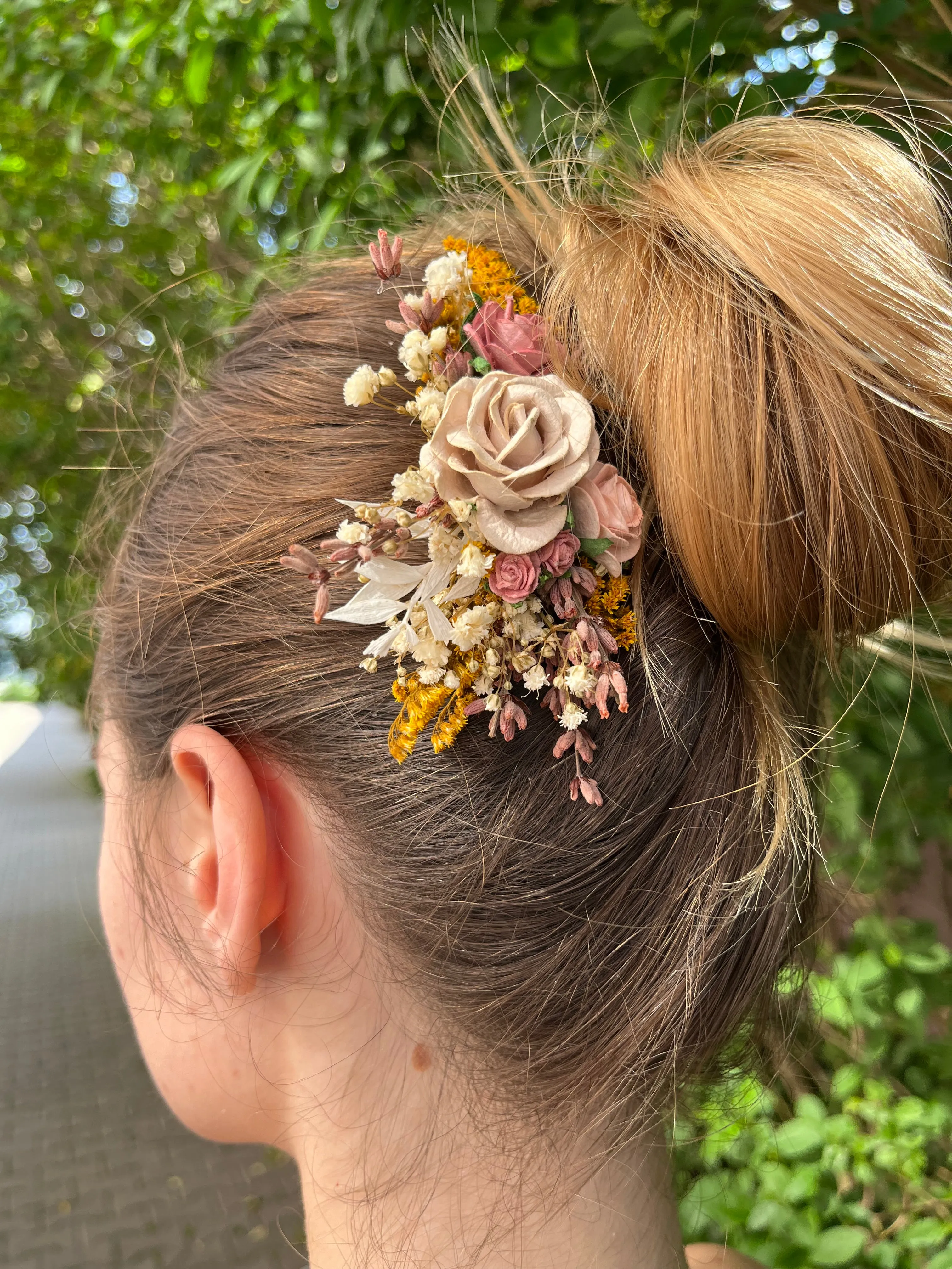 Romantic flower hair comb with roses