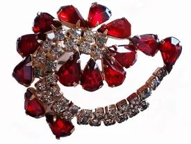 *VINTAGE GORGEOUS BRILLIANT SPARKLING SCARLET AND CLEAR RHINESTONE BROACH PIN