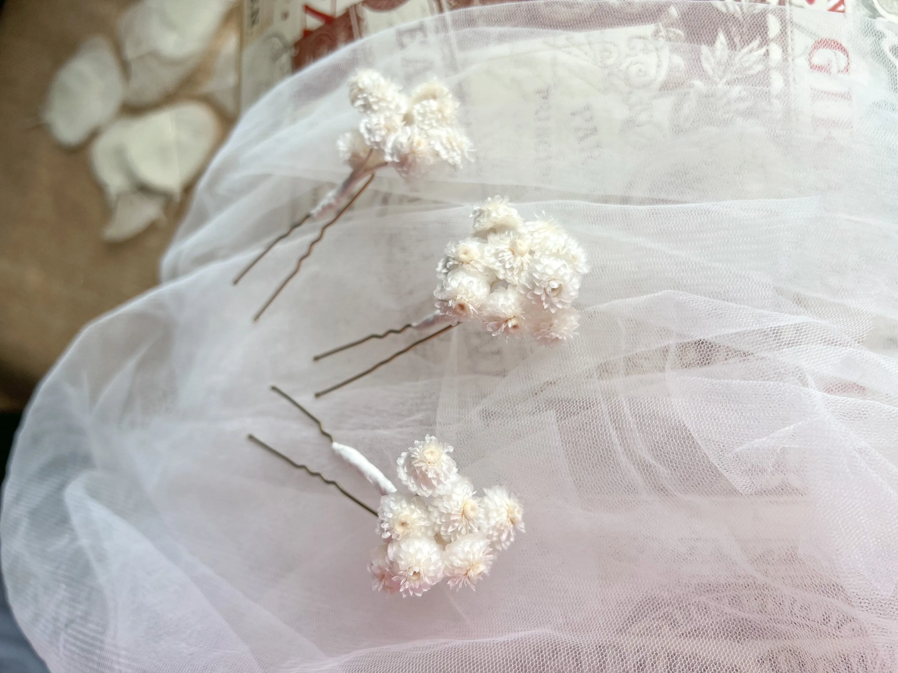 White Dried Flower Hair Pins for Brides, Minimal Wedding Floral Hair Pin Sets, Garden Wedding Mini Flower Bridal Accessories